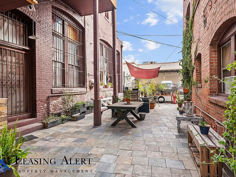 108 S Cummings St — Photo 15