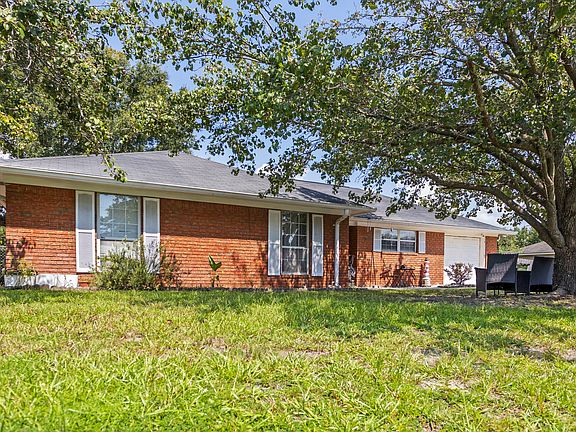 3rd image of 479 McCumber Dr