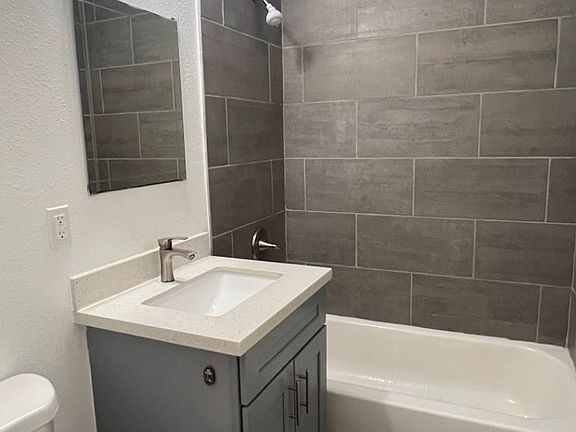 5th image of 1244 E 4th St #1246