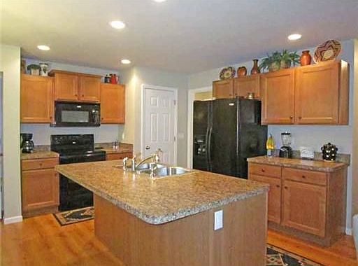 2nd image of 1328 De Luna Way