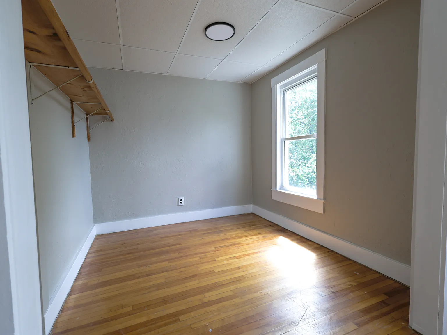 3 bed, $2,100 — Photo 4