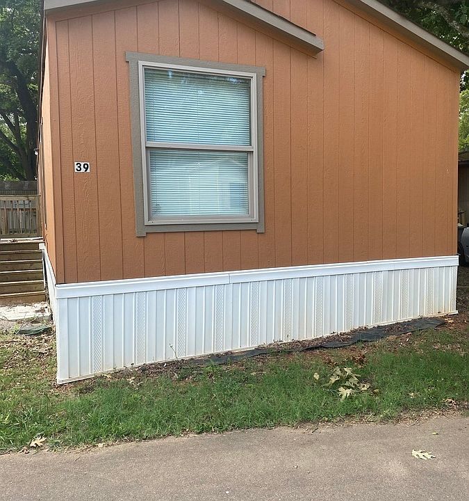 2nd image of 39 Woodward Ests