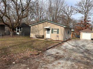 19 Gibson Ln, Pana, IL