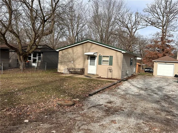 19 Gibson Ln, Pana, IL 62557