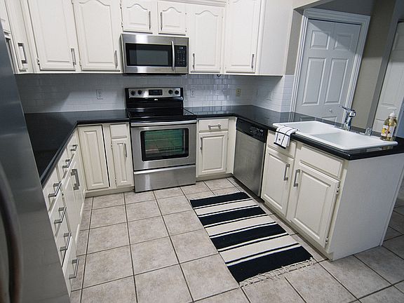 2nd image of 70 E Sycamore St