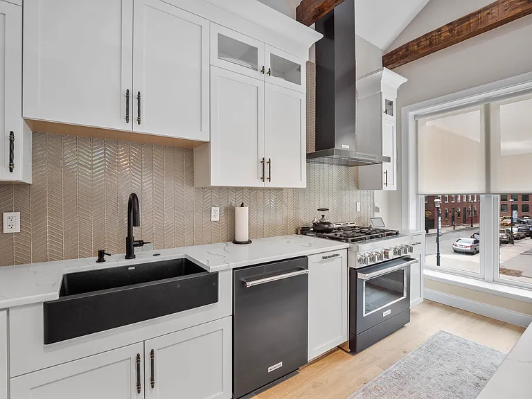 140 Middlesex St #3 — Photo 7