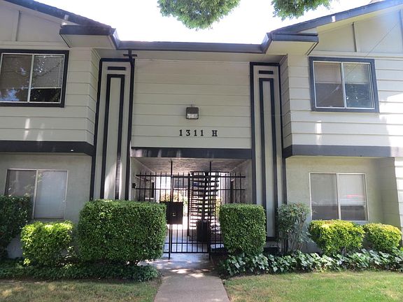 2nd image of 1311 H St APT 11