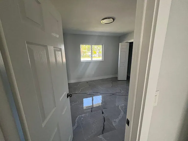 BEDROOM 1-1