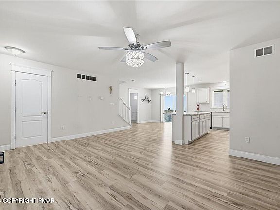 4th image of 108 Holmgren Dr