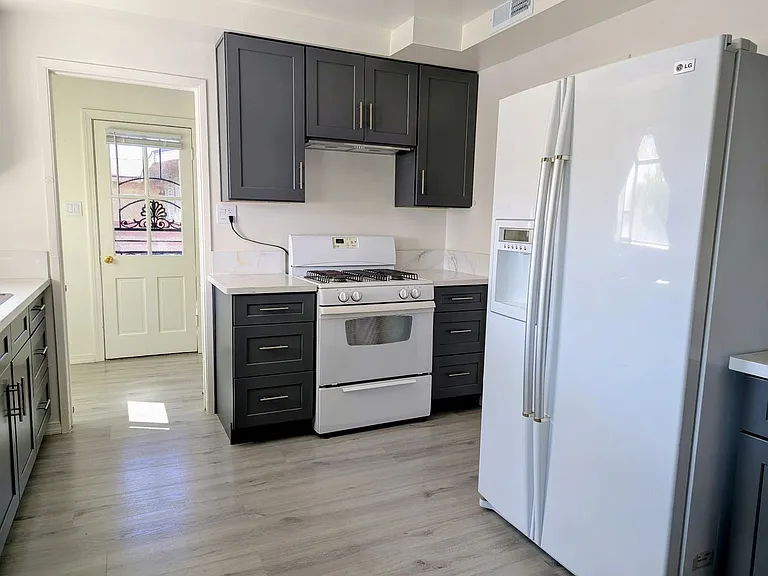 1415 Boyden Ave — Photo 11