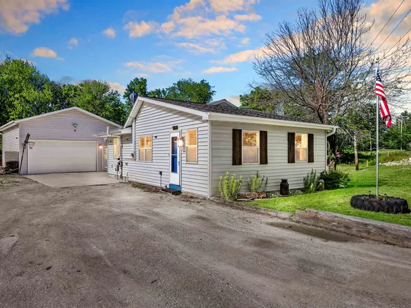 502 Vine St, Center Point, IA 52213