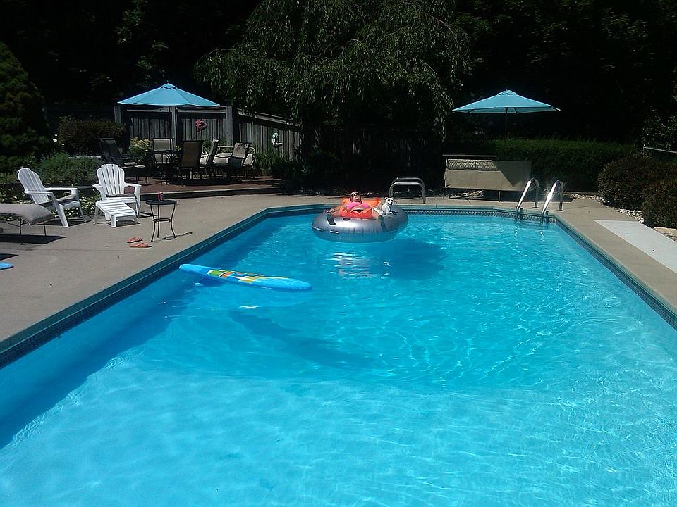 2nd image of 2871 Four Mile Rd NW