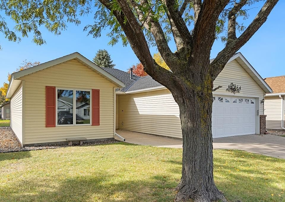 1st image of 909 Willow Grove Cir