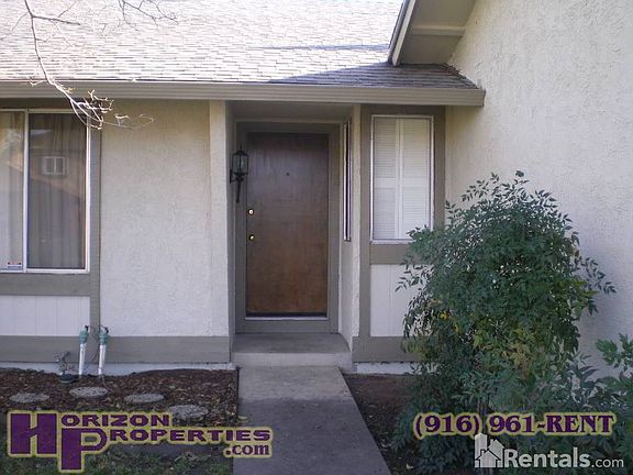 3rd image of 75 Marilyn Cir