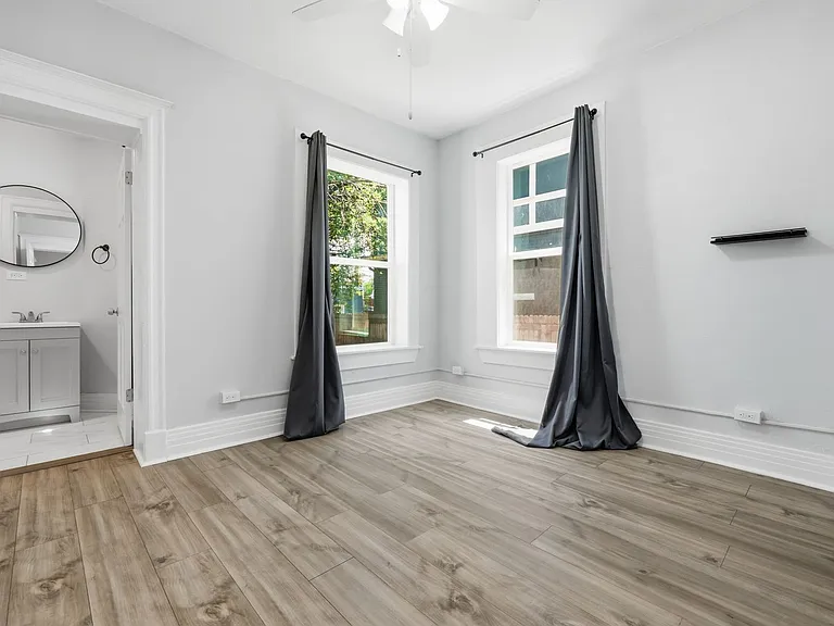 936 N Ogden St — Photo 17