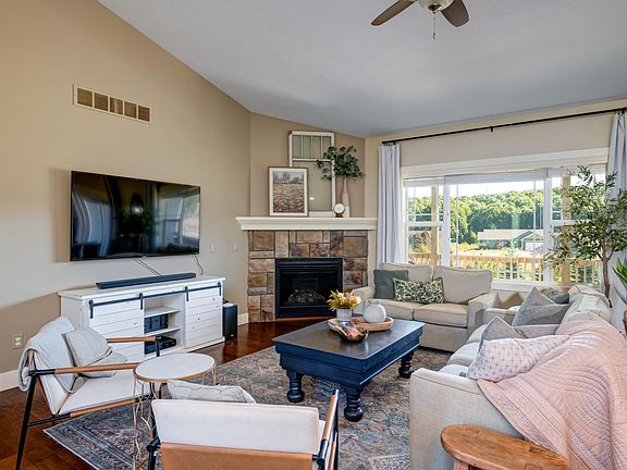 3rd image of 278 Farm Ln