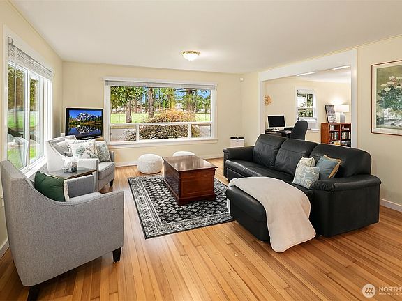 3rd image of 240 Janet Ave N