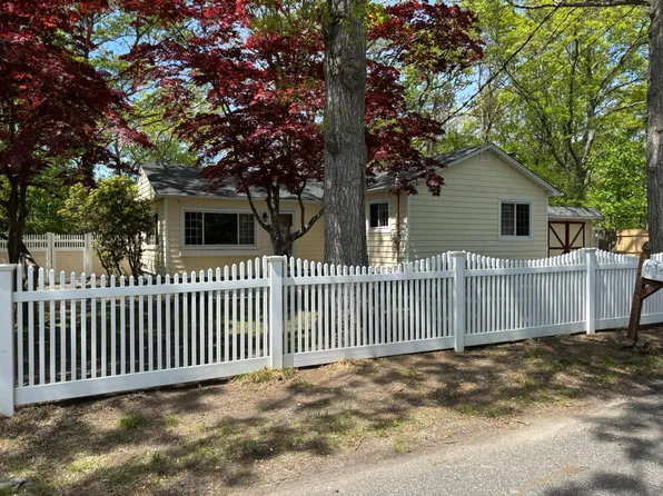 212 Longfellow Drive, Mastic Beach, NY 11951