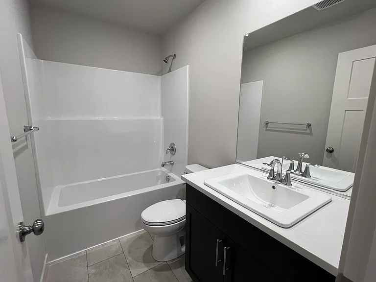 2nd Bath Room