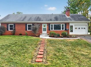 1218 Oakwood St, Bedford, VA 24523