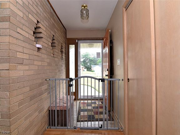 5th image of 733 Radford Dr