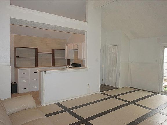 3rd image of 11839 Greencanyon Dr