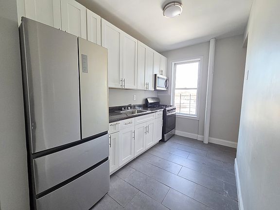 2nd image of 4400 Wickham Ave APT 4D