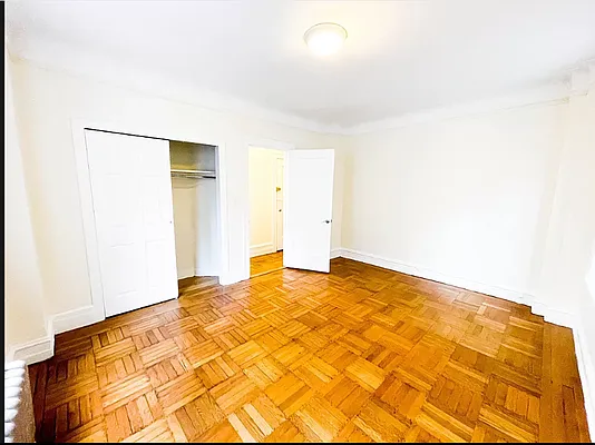 Rented by Manhattan Realty Group | media 8