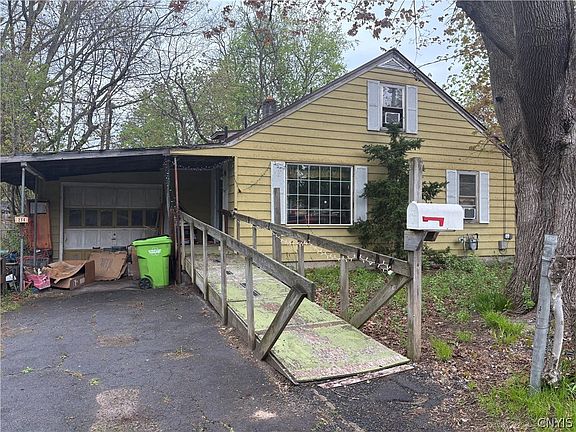2nd image of 256 Wendell Ave