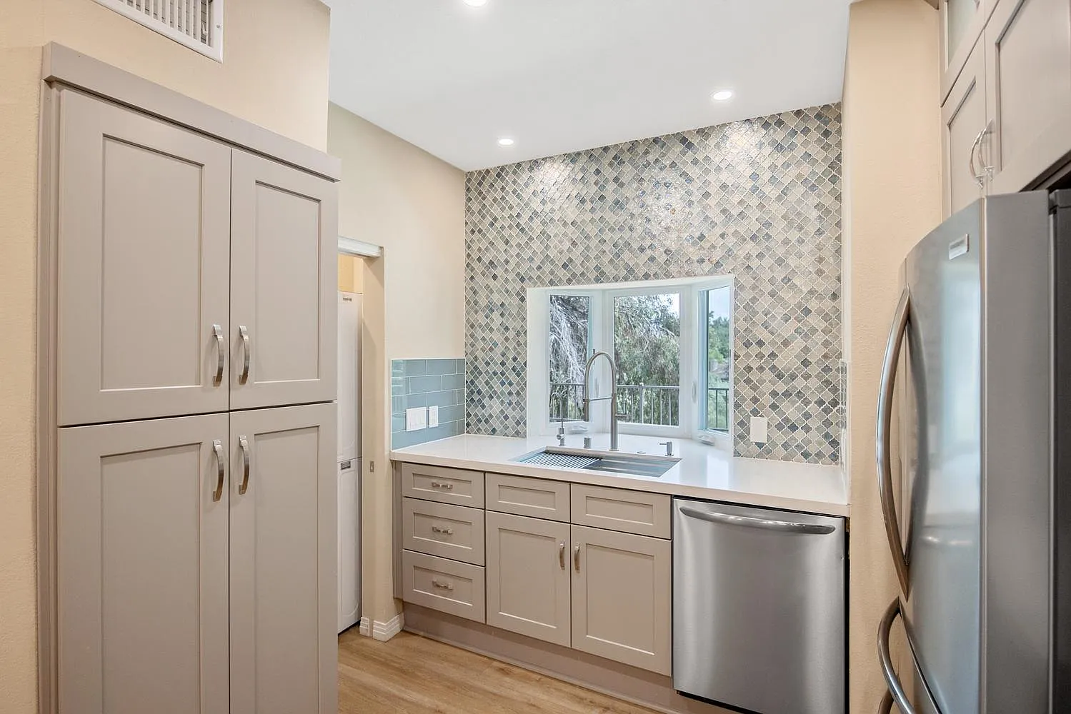 2 bed, 2.5 bath, 1236 sqft, $3,950 — Photo 2