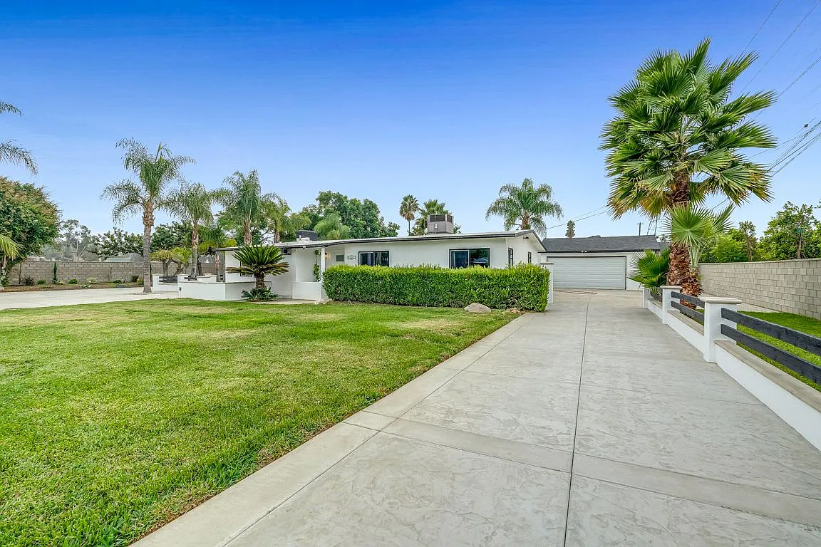 2 bed, 1.0 bath, 1852 sqft, $2,925 — Photo 3