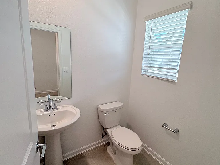 790 Rivington Ave — Photo 4