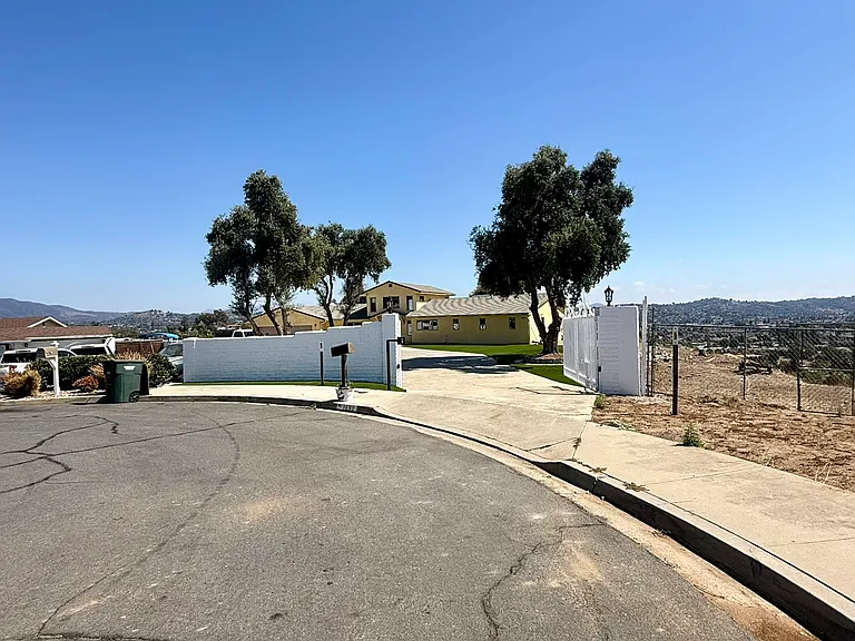 1698 Via Elisa Dr — Photo 48