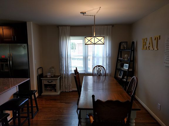 5th image of 456 Longdale Cres