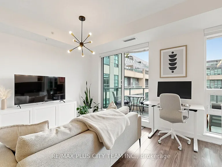 377 Madison Ave #503 — Photo 5