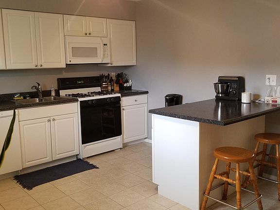 Kitchen and bar area