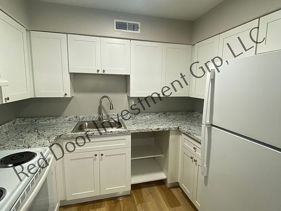 5th image of 955 Knox McRae Dr APT 13