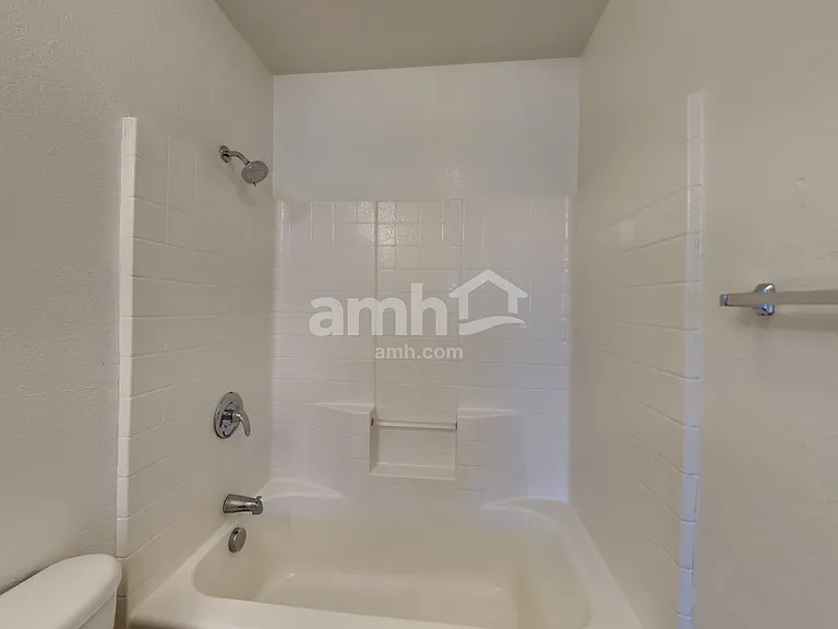1137 Boxwood Dr — Photo 16