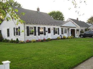 42 Acorn Ln, Levittown, NY 11756