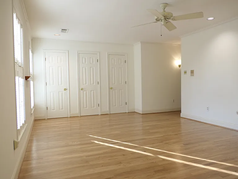 4100 Lovers Ln — Photo 23