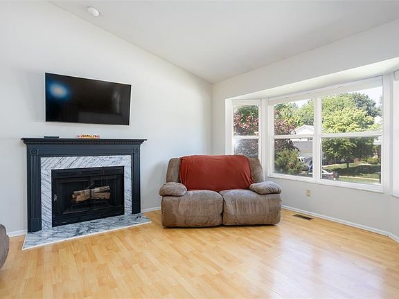 4th image of 5712 Sundesert Cir