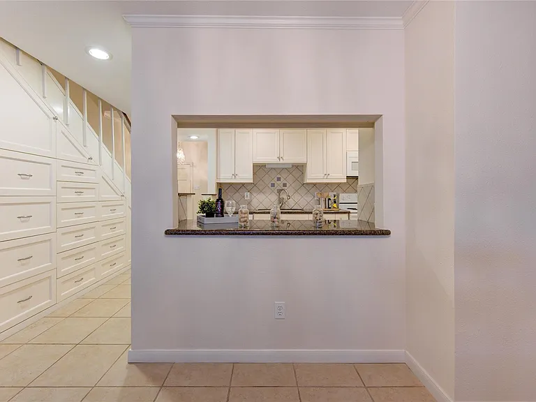 2232 S Piney Point Rd #110 — Photo 4