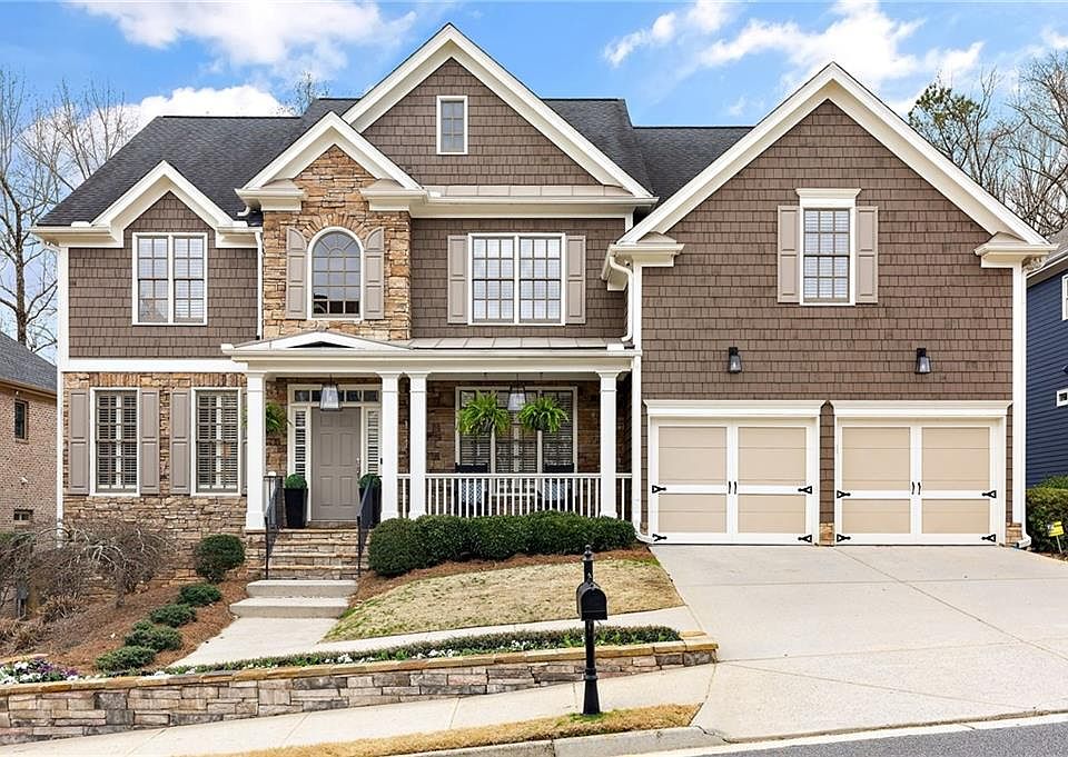 1st image of 413 Oak Brook Ct SE