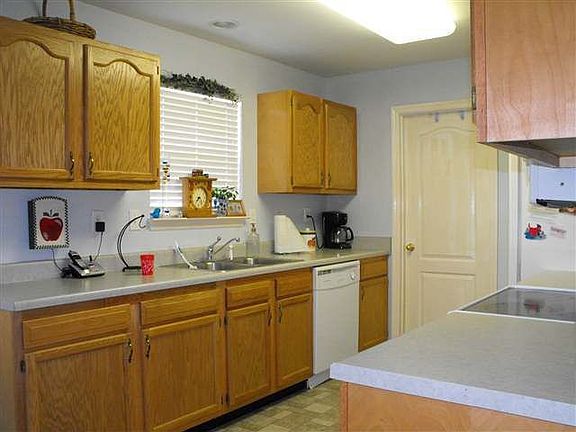 3rd image of 325 Fern Dr SE