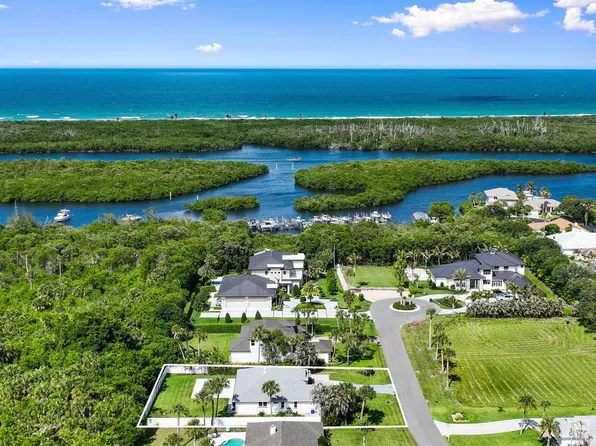 8361 SE Pilots Cove Ter, Hobe Sound, FL 33455