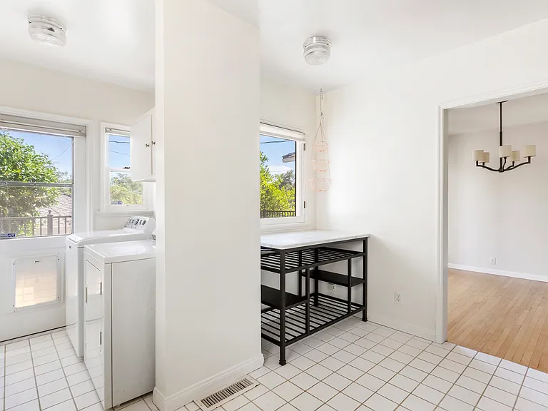 982 Athens St — Photo 24