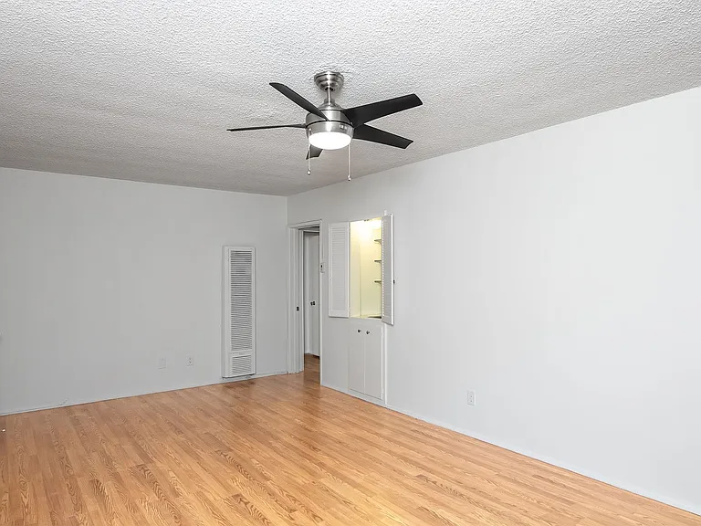 132 N Sinclair Ave — Photo 4