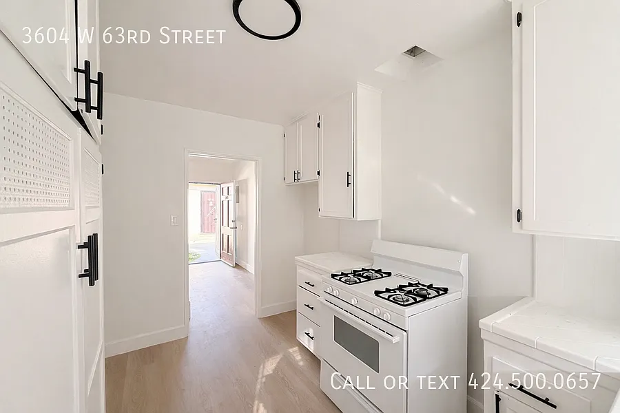 Building Photo - 3604 W 63rd St