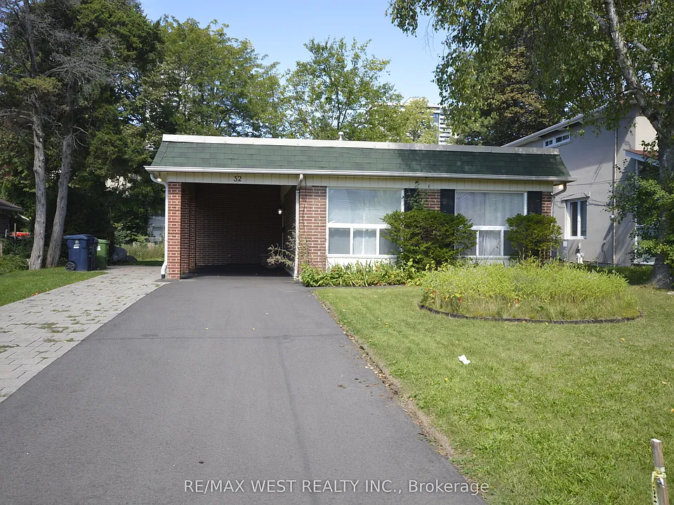 32 Axsmith Cres