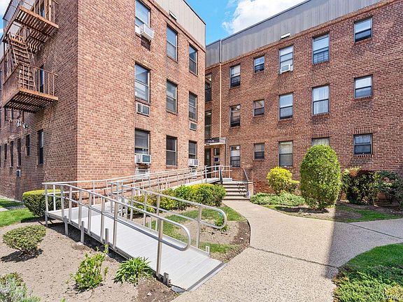 3rd image of 21519 48th Avenue #2E